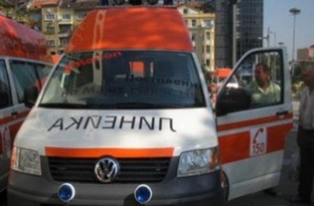 Фелдшерите в Спешното не стачкуват, протестират тези в Кръвния център