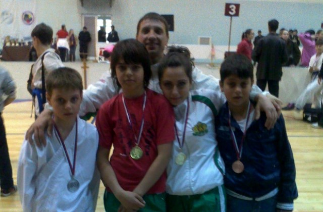 Александър Христов отново шампион за Дарис, общо четири медала от Чачак