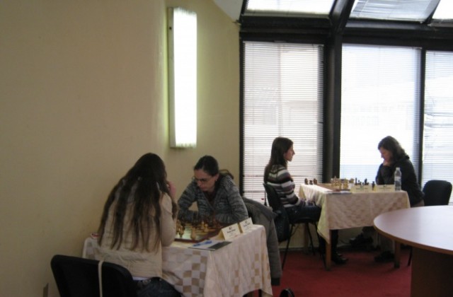 Войска води, Бедникова изостава от борбата за титлата на ДП по шахмат за жени