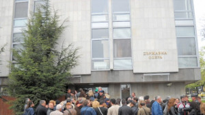 Протестиращите артисти окупираха входа на Операта