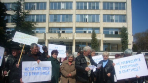 Три инициативни комитета срещу регионални депа за отпадъци на среща