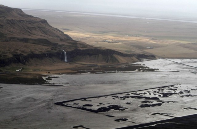 Хиляди полети в Европа са отменени заради вулкан в Исландия