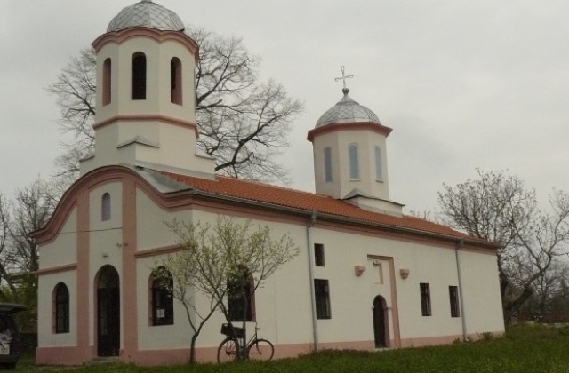 Събират пари за ремонт на църквата Света Троица в Горна Митрополия