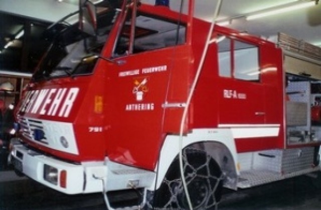 Лек автомобил Мерцедес горя в Кюстендил