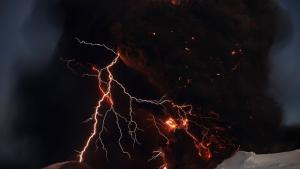 Исландски учени вещаят още хаос в Европа заради вулкана