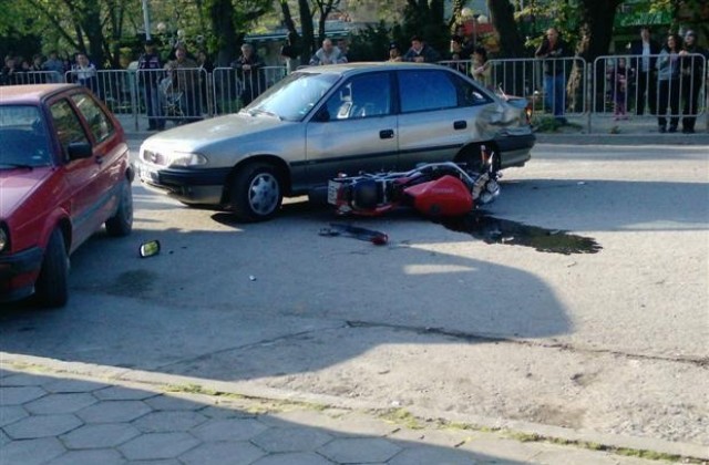 Мотоциклетист катастрофира в центъра на Шумен