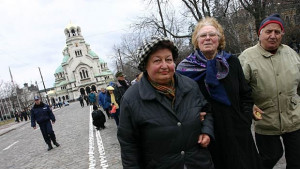 Продължава застаряването на българското население