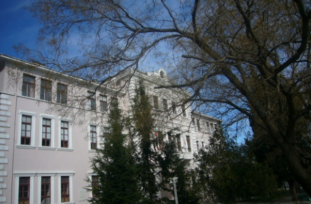 Заради проект пребазират учебни заведения