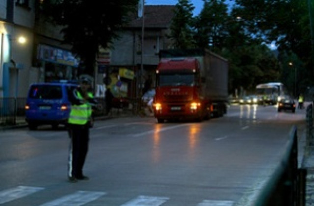 В Разград засякоха два камиона с фалшиви винетки