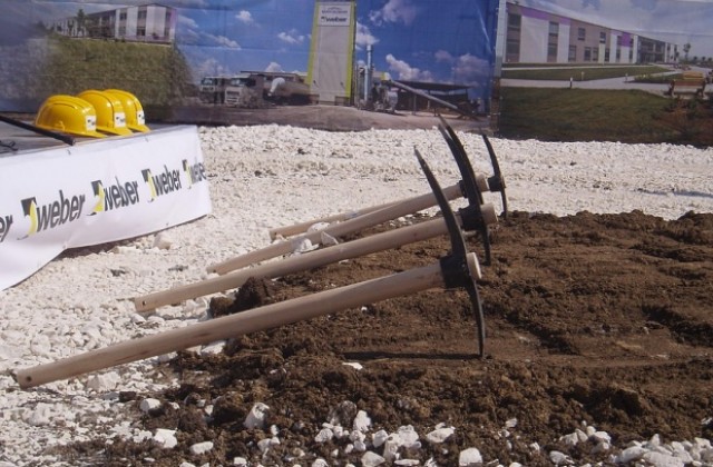 Нови бизнес зони никнат край Аксаково