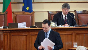 Парламентът прие доклада АнтиСтанишев