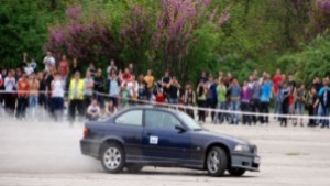 15 коли оставиха гуми в парк Марица