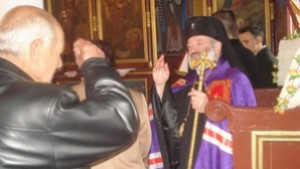 Галактион освети ремонтираната църква в Голямо Асеново