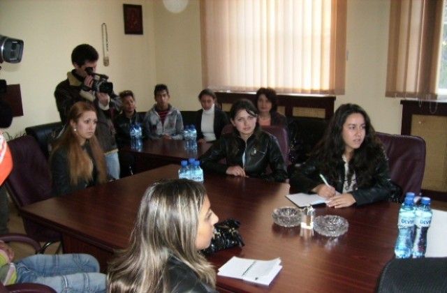 Подпомагат роми за обучение за лекари и медицински сестри