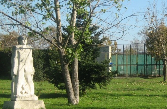 Отново скулптурен пленер в парк „Езеро”