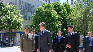 Президентът Кризата няма да се реши само с административни средства