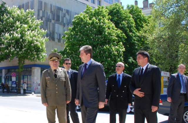 Президентът: Кризата няма да се реши само с административни средства