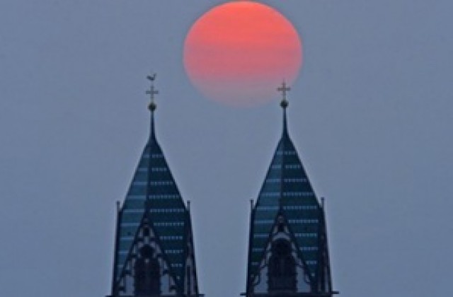 Свещеник отива на съд за посегателство над деца в Рим