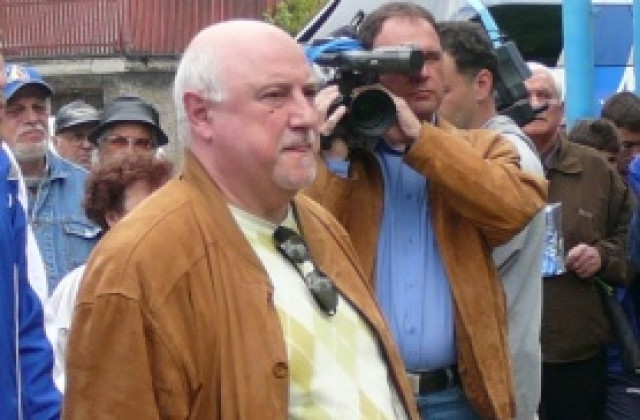 Надъхват футболистите на Левски и с пари