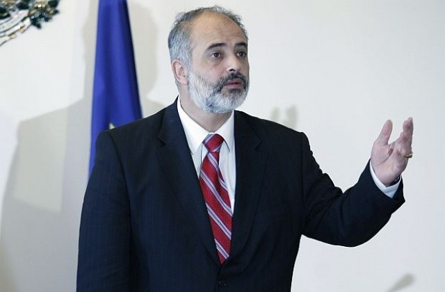 Натрупаните отпуски ще се изчистват до края на 2011-а