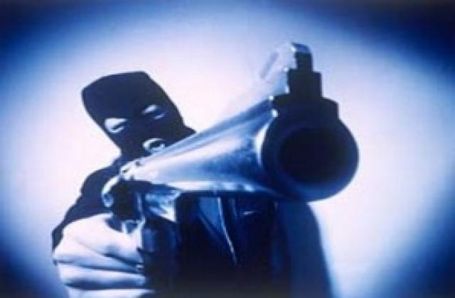 Въоръжени ограбиха магазин в „Славейков”