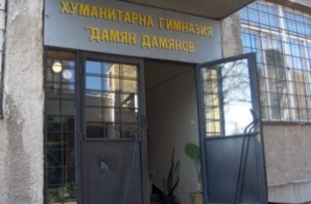 Ученици представят Букетче сухи незабравки