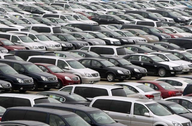 Продажбата на нови автомобили у нас е спаднала, в ЕС автопазара расте