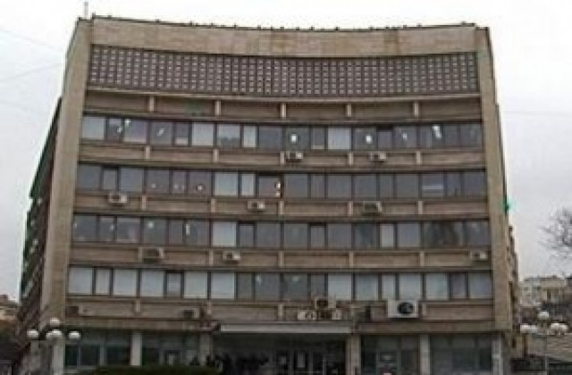 По 100 декларации на час приемат данъчните в Хасково днес