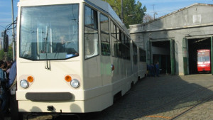 Временно спират движението по част от линията на трамвай 17