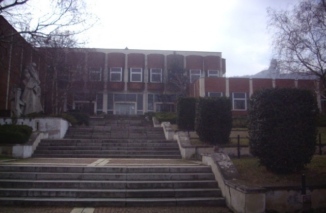 Изложба-базар „Различни, но равни