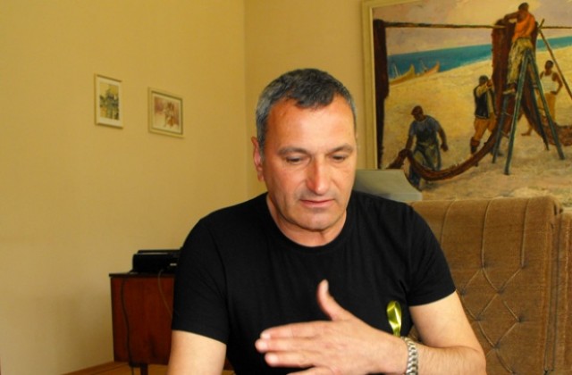 Обещали на Дежо, че разградският театър остава