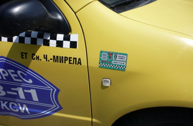 Специален стикер отличава легалните таксита от копърките