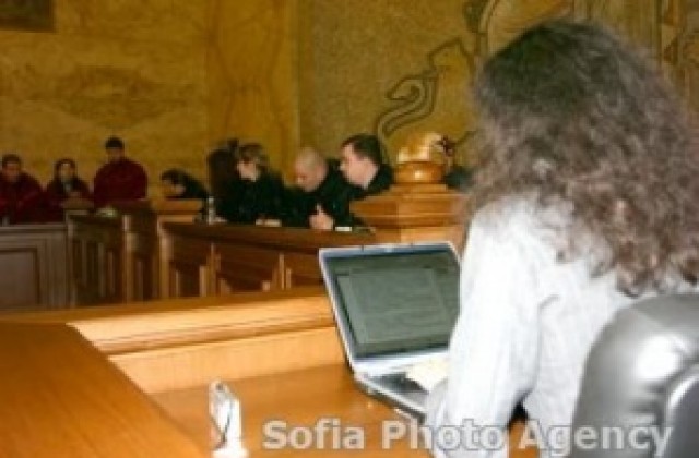 Сводници се предадоха доброволно на френските власти