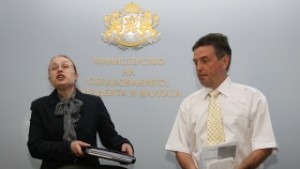 Банките имат 2 месеца за договор с просветния министър за