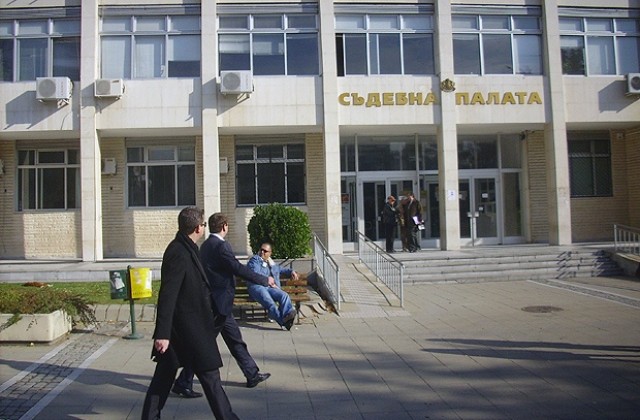 Адвокат съди бивш клиент за имотна измама