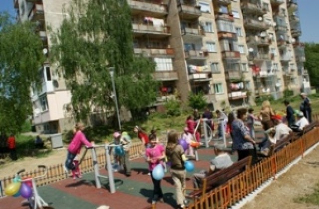 Откриха детска площадка в Младост