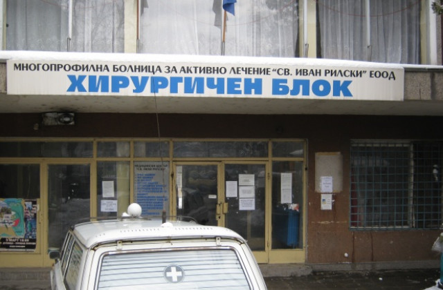 Шофьор блъсна жена на пешеходна пътека, кара я в Спешния център