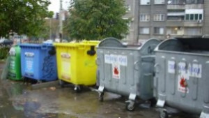 Контейнери пламнаха на ул Неофит Рилски