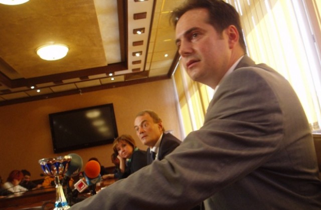 Регулират 10 местности с улични планове