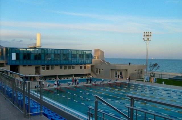 Варненци и туристите се плацикат в 237 басейна