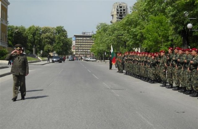 Шумен отбеляза празника на Българската армия