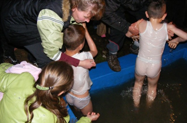 Стотици потърсиха изцеление на Дамбалъ