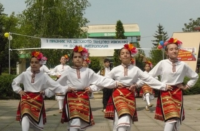 Първи празник на детското танцово изкуство проведоха в Долна Митрополия