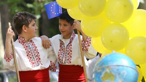 Борисов играе футбол за 9 май Земляне ни пеят на