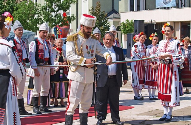 Княз Александър І Батенберг преряза лентата на панаира в Търговище