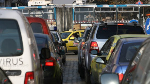 Започнаха масови проверки за паркиране в зелени площи