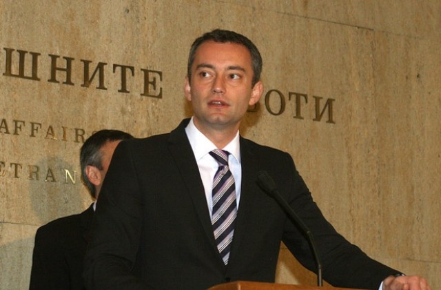Николай Mладенов: България ще закрива посолства