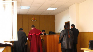 В Кубрат продължава дело за убито от кучета дете