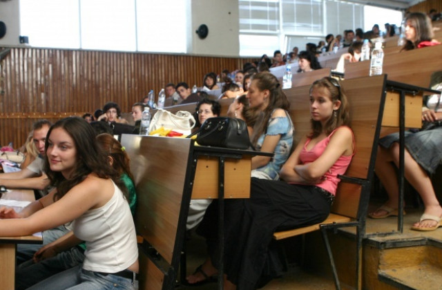 Колежаните по туризъм излизат на протест