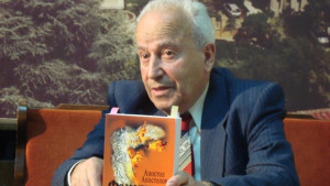 Книгата Фанатици на арх Апостолов представят в Сливен